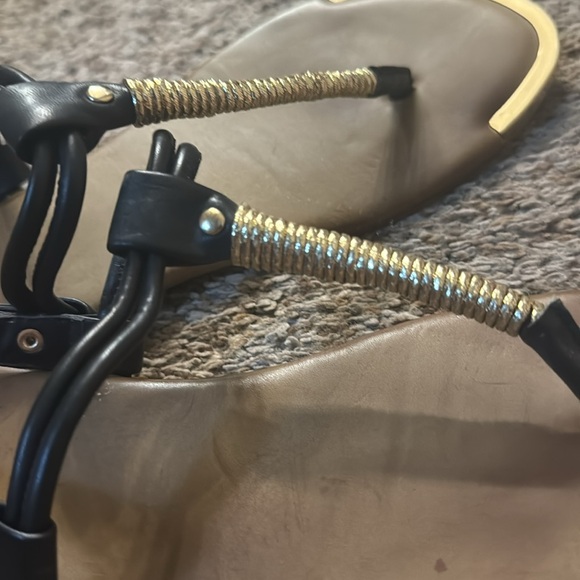 Mossimo - woman’s sandals size 9 - black & Gold - Picture 14 of 15
